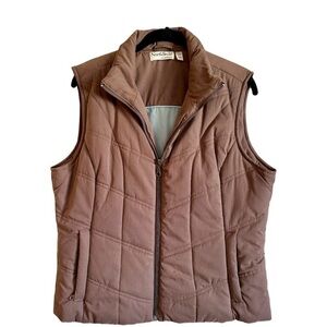 NORTHSTYLE, WOMENS, PUFF VEST IN A VERSATILE MEDIUM BROWN. ZIP FRONT.  SIZE L